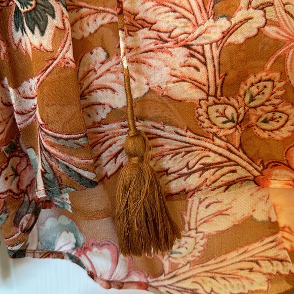 Women’s Top - Picture 5 of 6